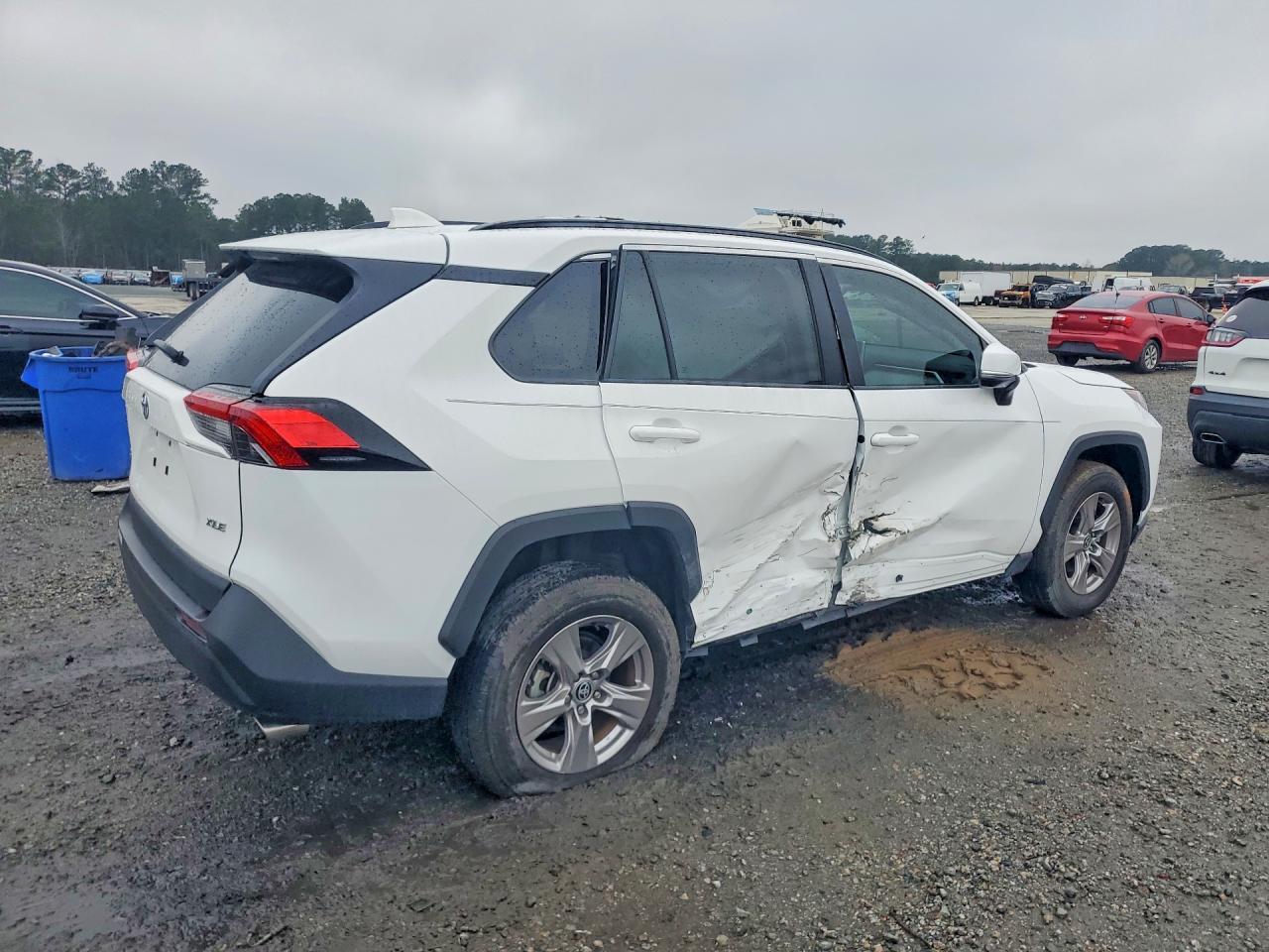 2023 Toyota Rav4 Xle - Image 3