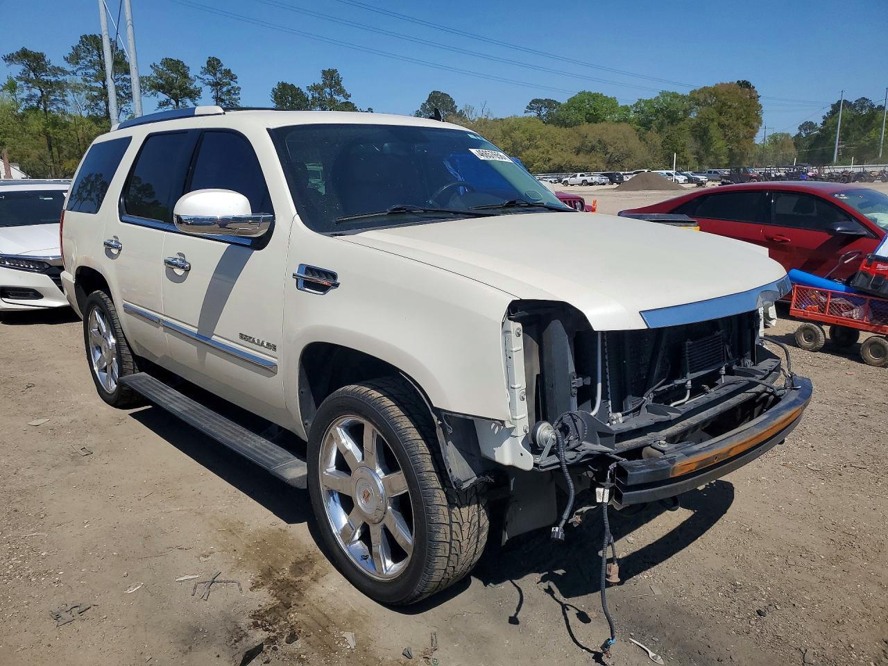 2014 Cadillac Escalade Luxury - Image 4