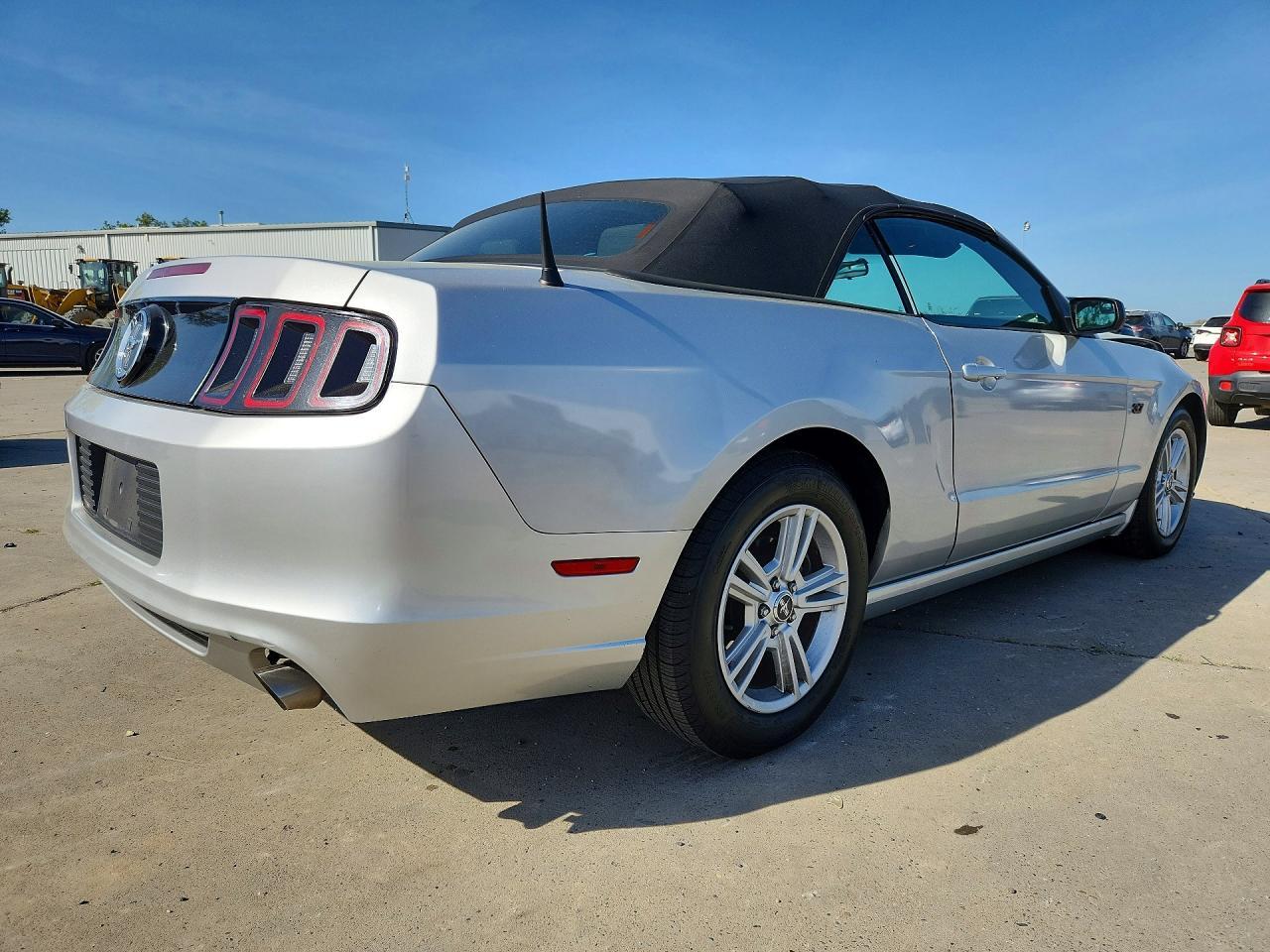2013 Ford Mustang - Фото 3