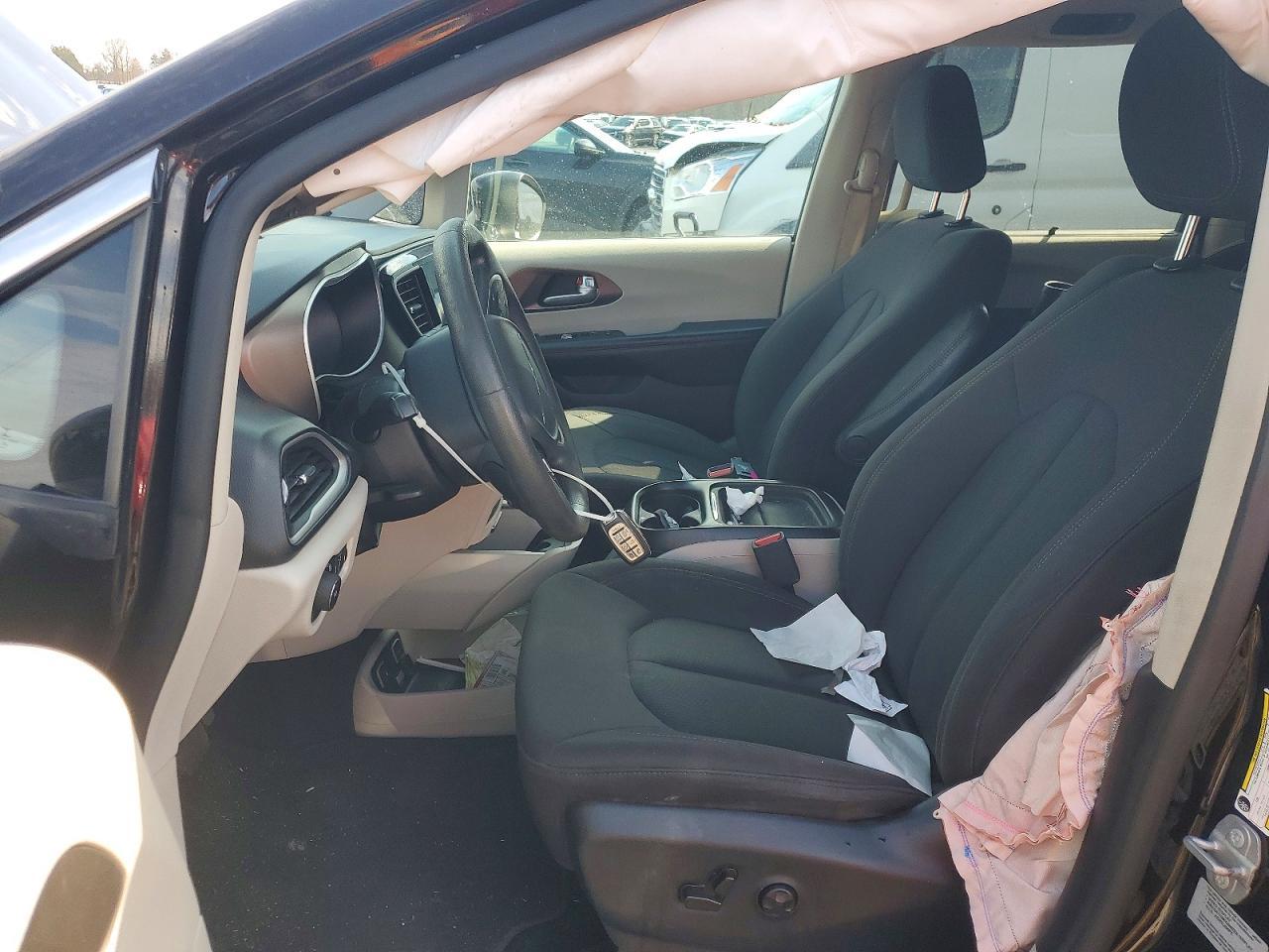 2017 Chrysler Pacifica Touring L - Image 7