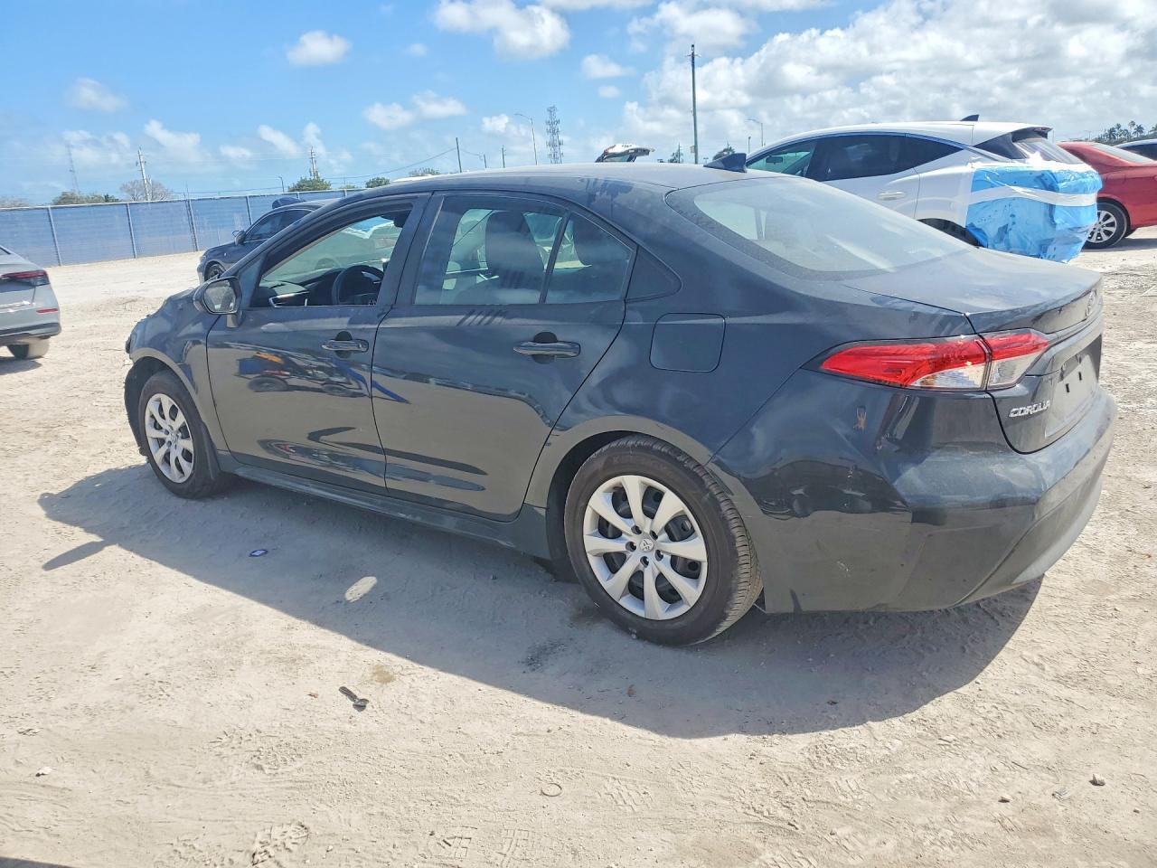 2025 Toyota Corolla Le - Фото 2
