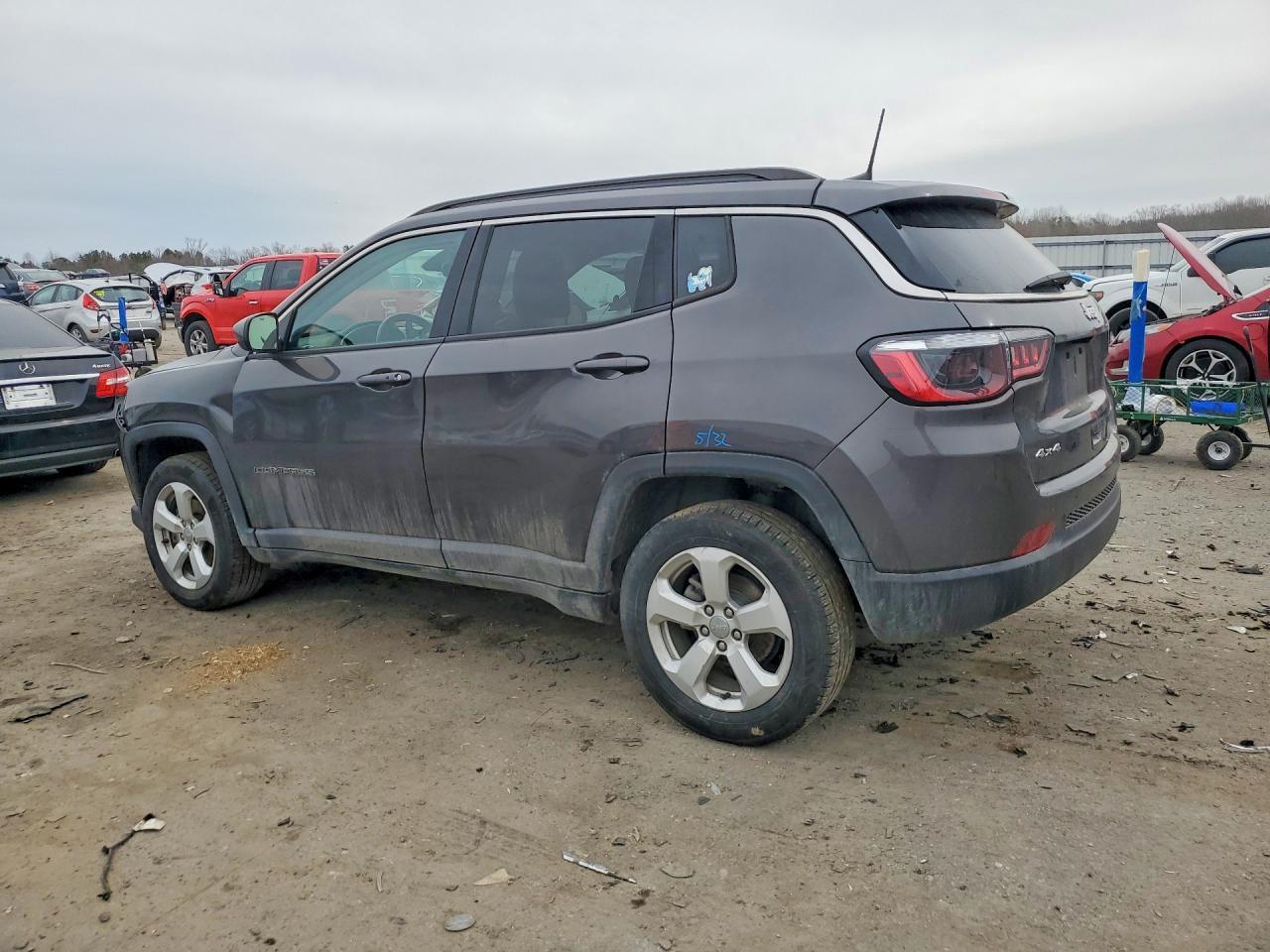 2021 Jeep Compass Latitude - Фото 2
