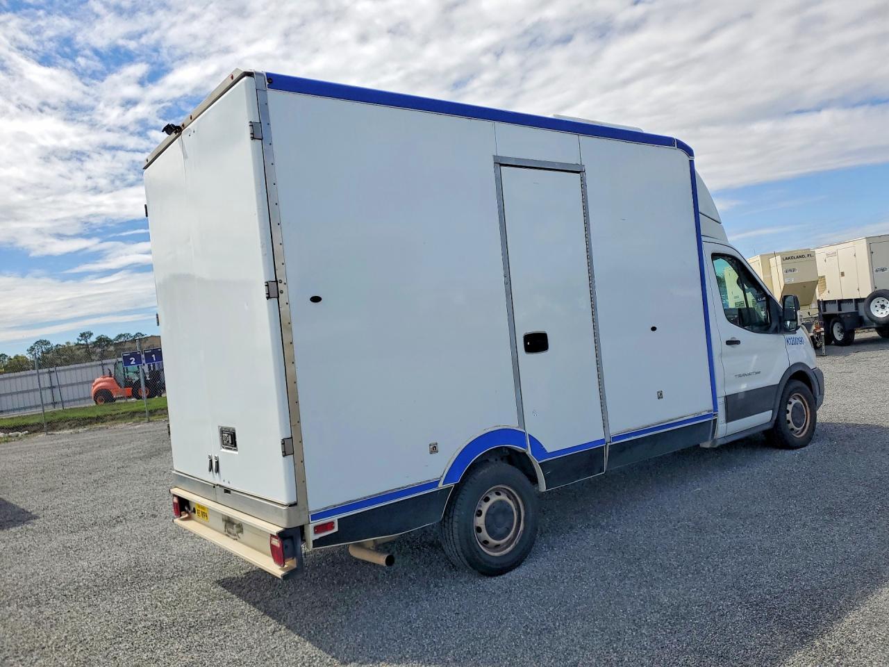 2020 Ford Transit Delivery Truck - Фото 3