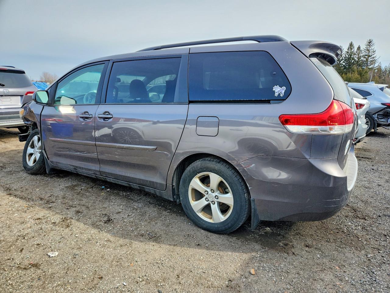 2013 Toyota Truck/Van Sienna Le V6 - Image 2