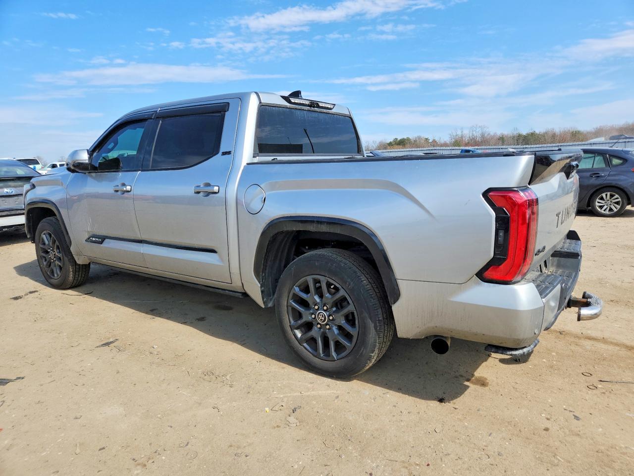 2022 Toyota Tundra Platinum - Фото 2