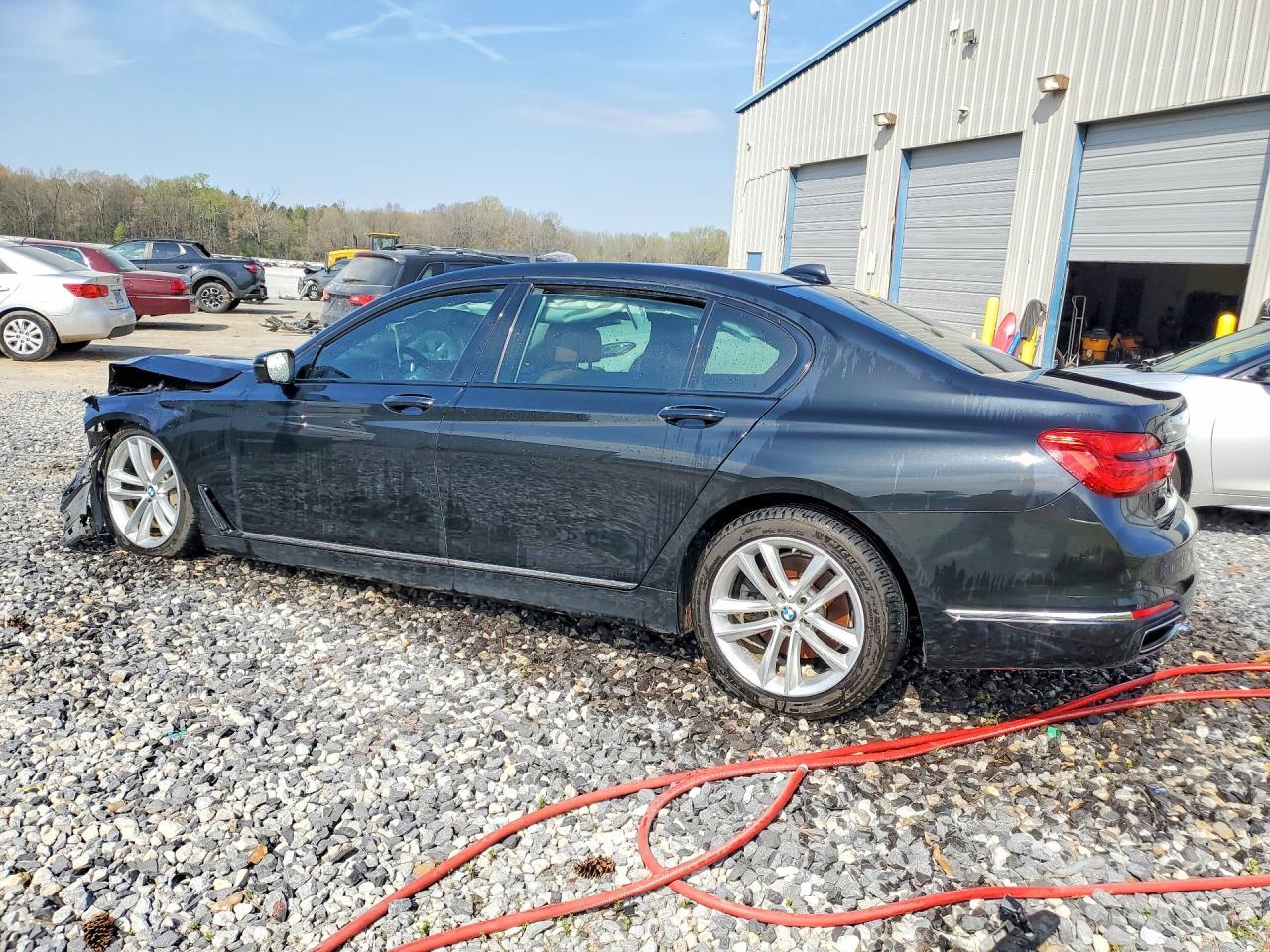 2018 BMW 750 Xi - Фото 2
