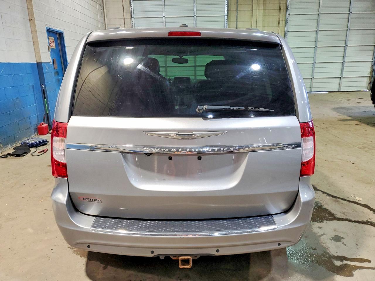 2013 Chrysler Town & Country Touring L - Фото 6