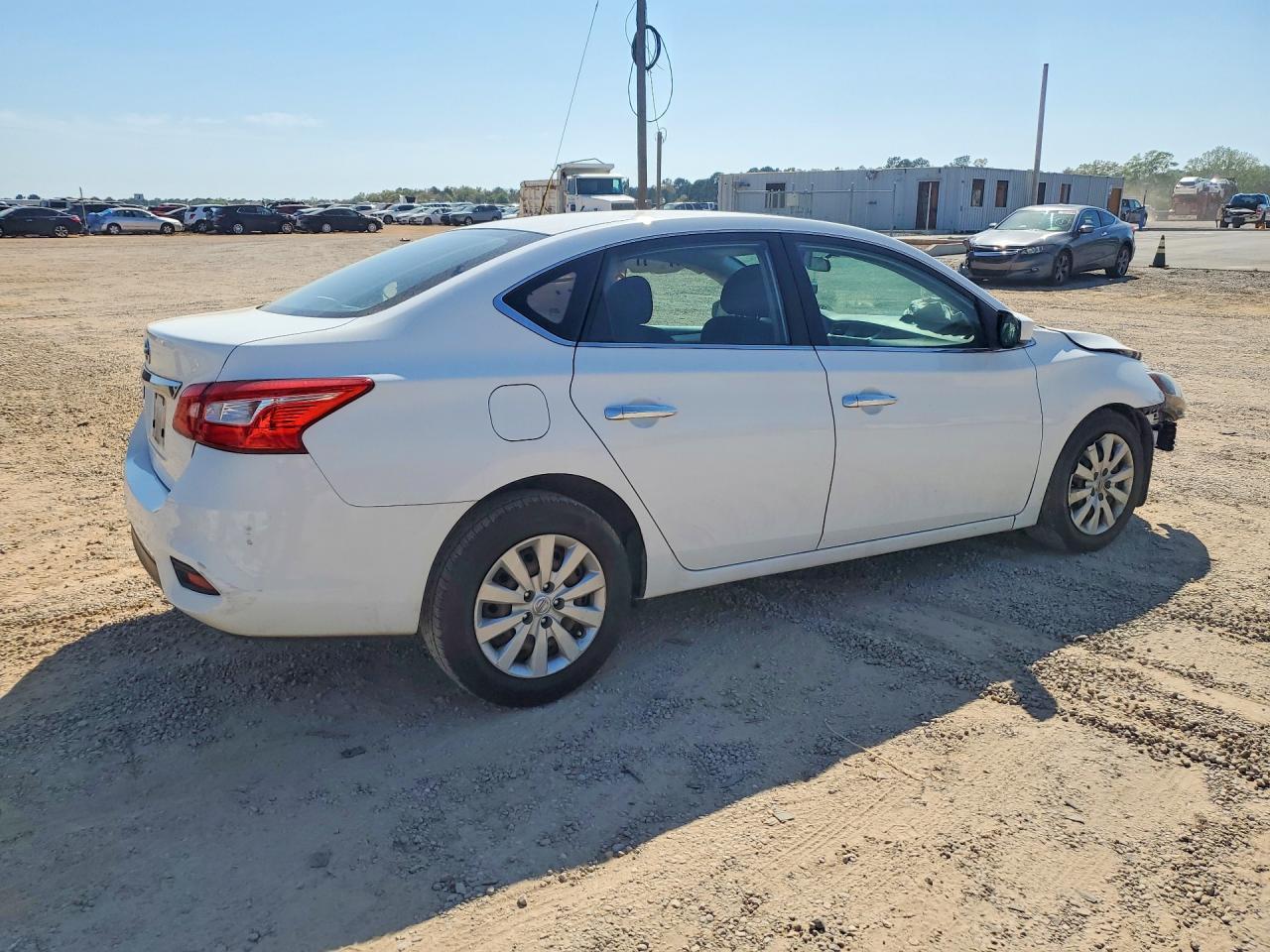 2016 Nissan Sentra S - Фото 3