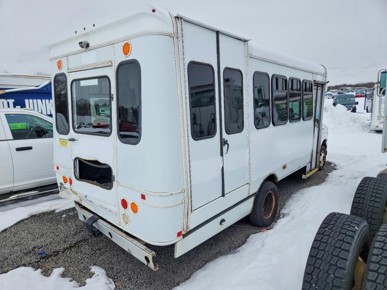 2016 Ford E450 Shuttle Bus - Фото 4