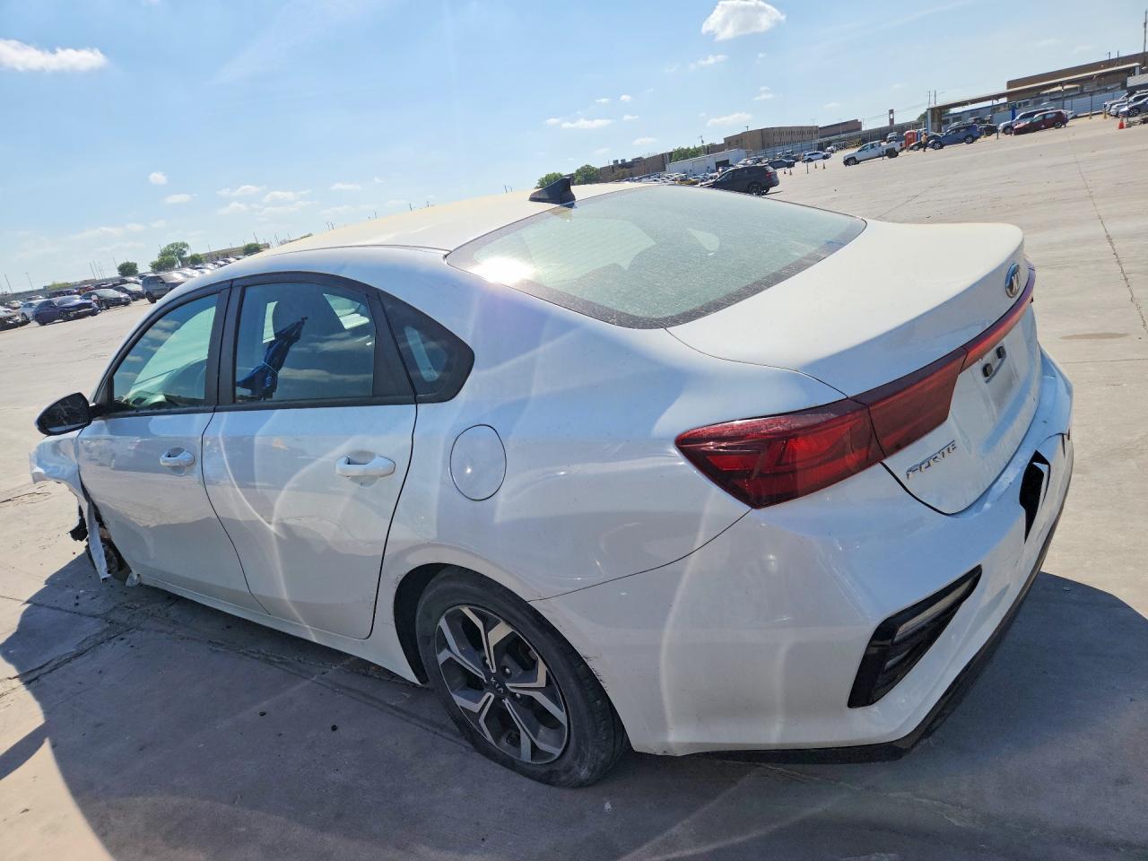 2021 Kia Forte Lxs - Image 2