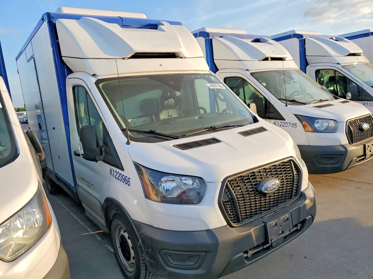 2023 Ford Transit Delivery Truck - Фото 4