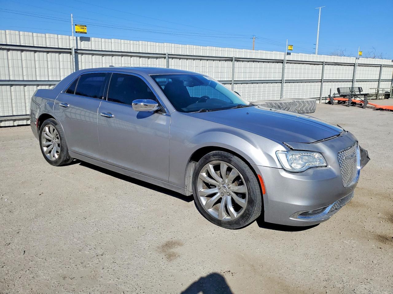 2017 Chrysler 300C - Фото 4