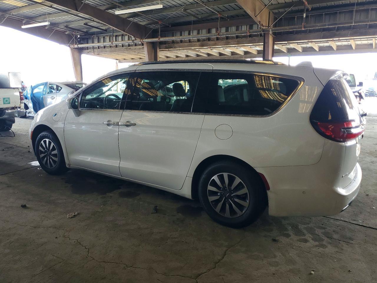 2021 Chrysler Pacifica Hybrid Touring L - Фото 2