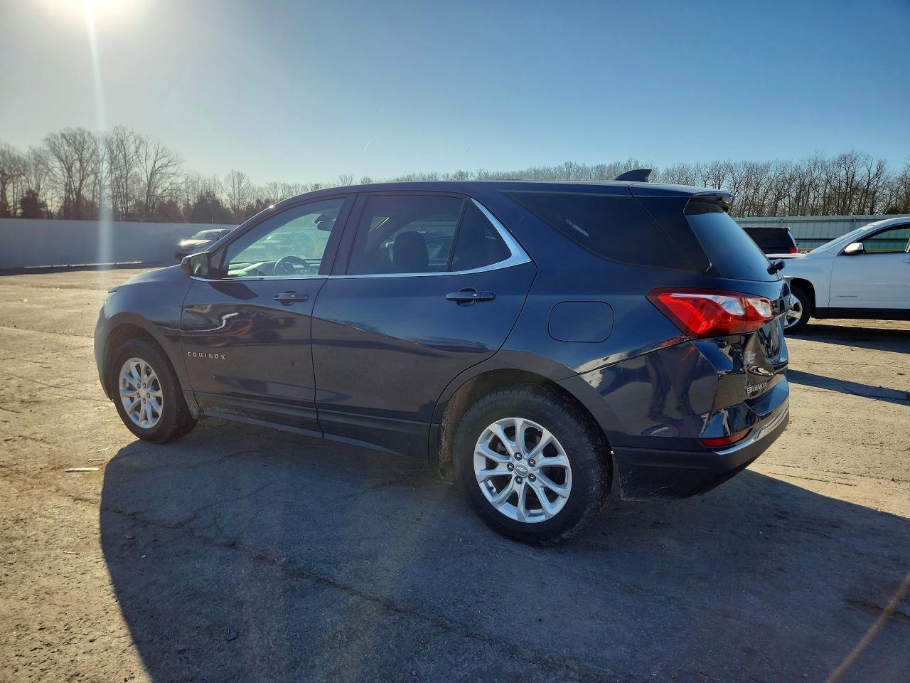2018 Chevrolet Equinox Lt - Image 2
