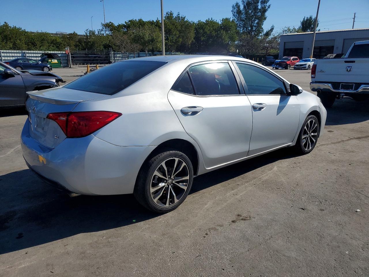 2018 Toyota Corolla Se - Image 3