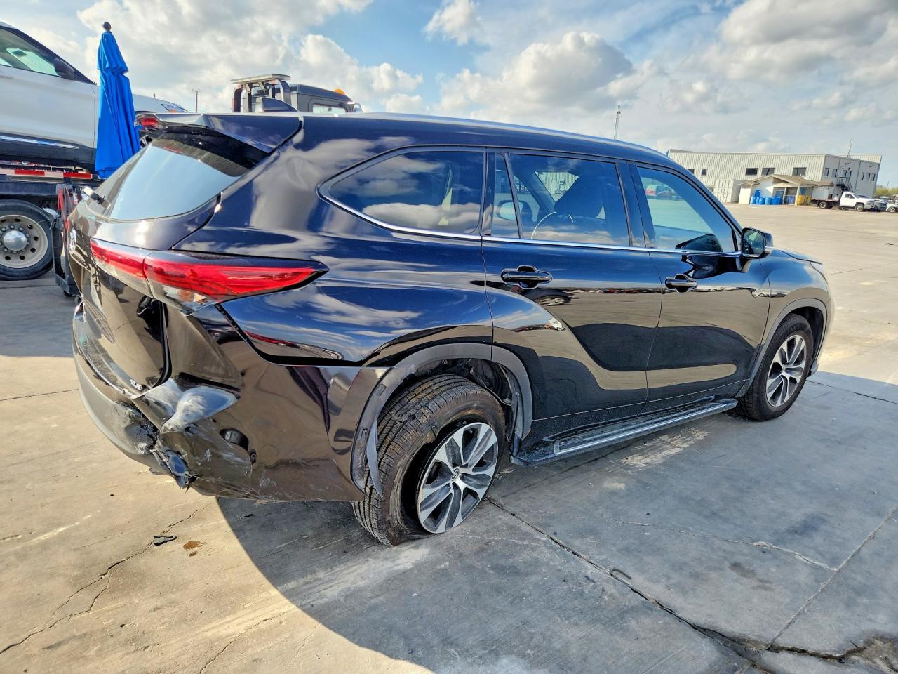 2020 Toyota Highlander Xle - Image 3