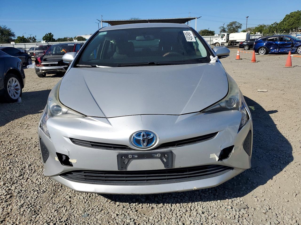 2016 Toyota Prius Two - Фото 5