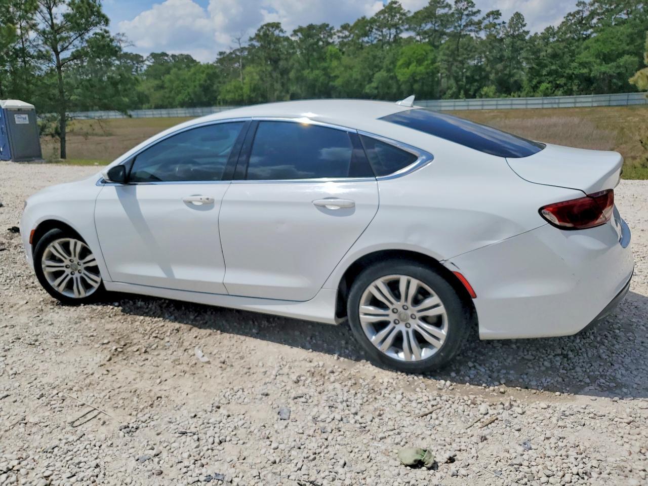 2015 Chrysler 200 Limited - Фото 2