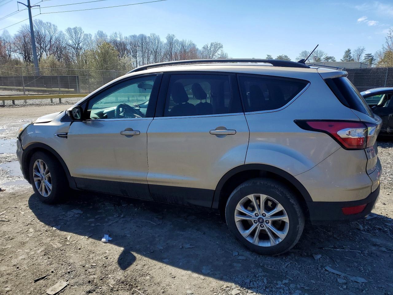 2018 Ford Escape Sel - Image 2