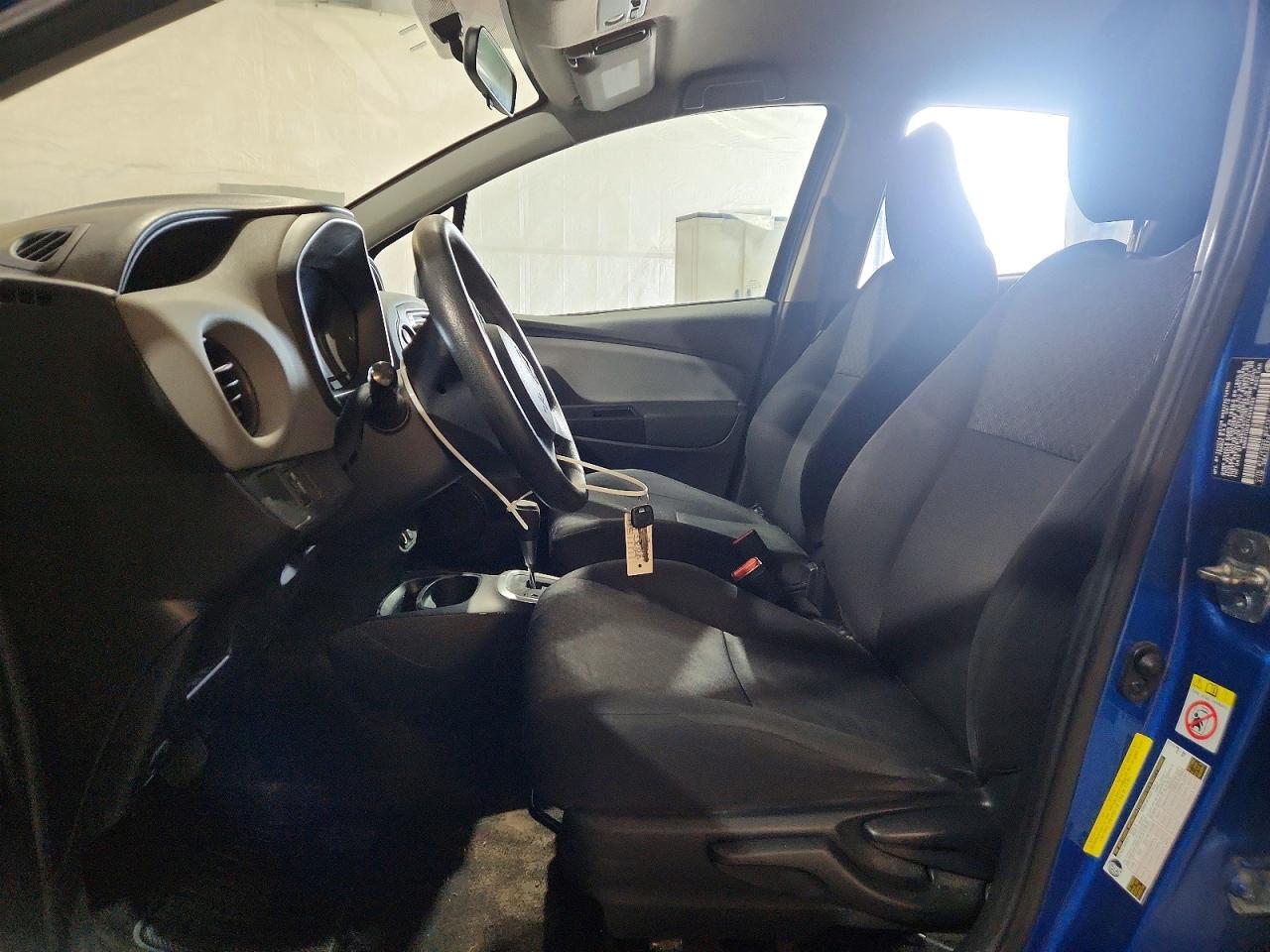 2015 Toyota Yaris 5-Door L - Image 7