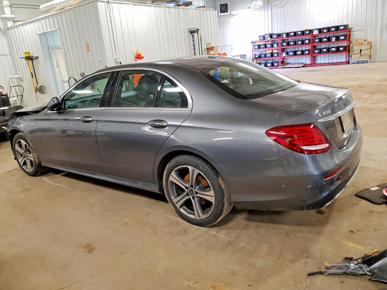 2018 Mercedes-Benz E 300 4Matic - Фото 2