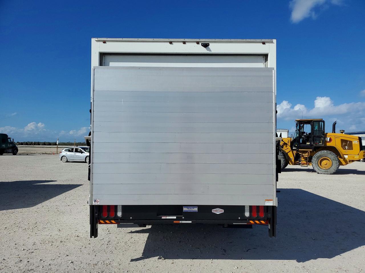 2020 GMC Savana Box Truck - Image 6