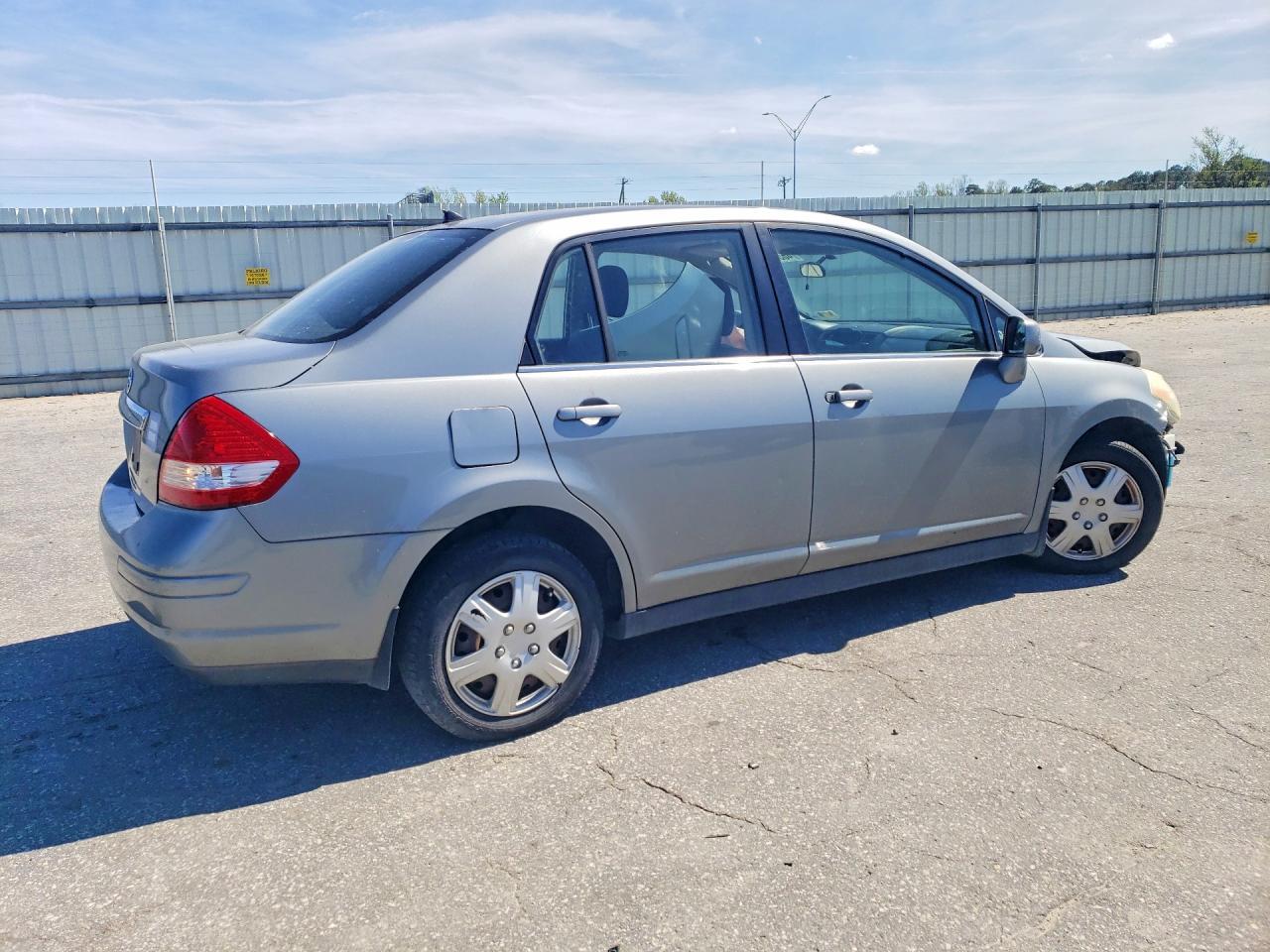 2009 Nissan Versa 1.8 S - Фото 3