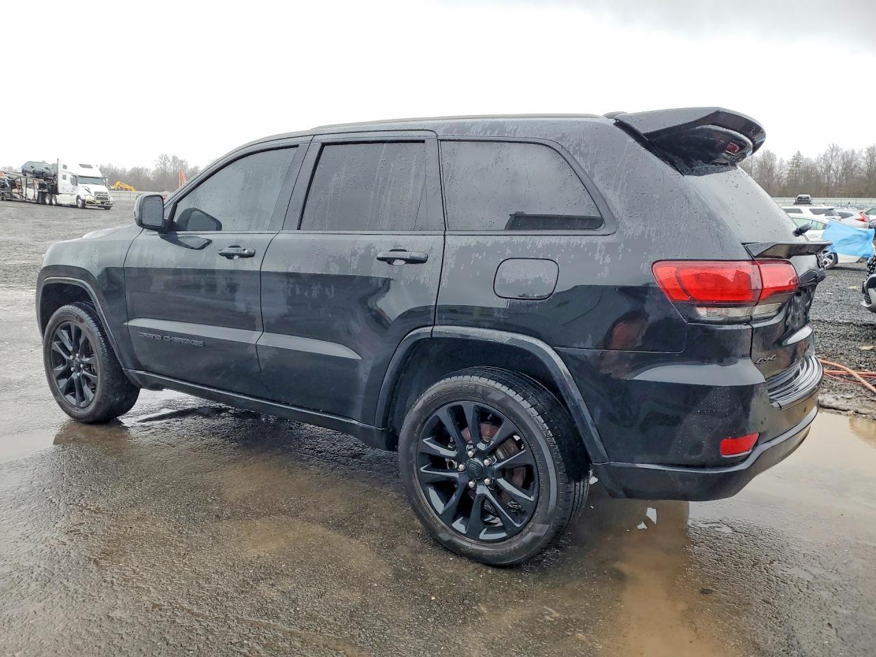 2019 Jeep Grand Cherokee Laredo - Image 2