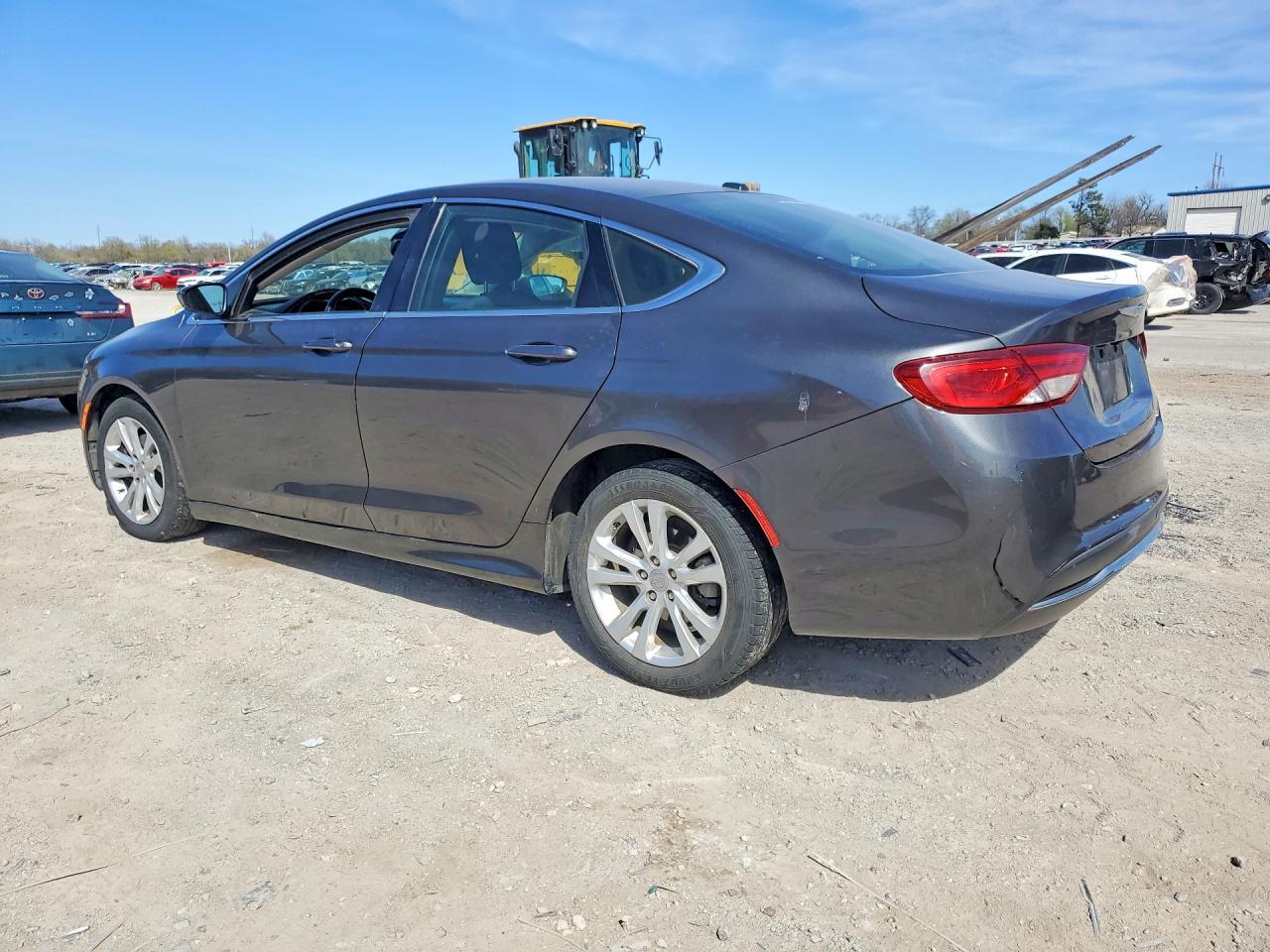 2015 Chrysler 200 Limited - Фото 2