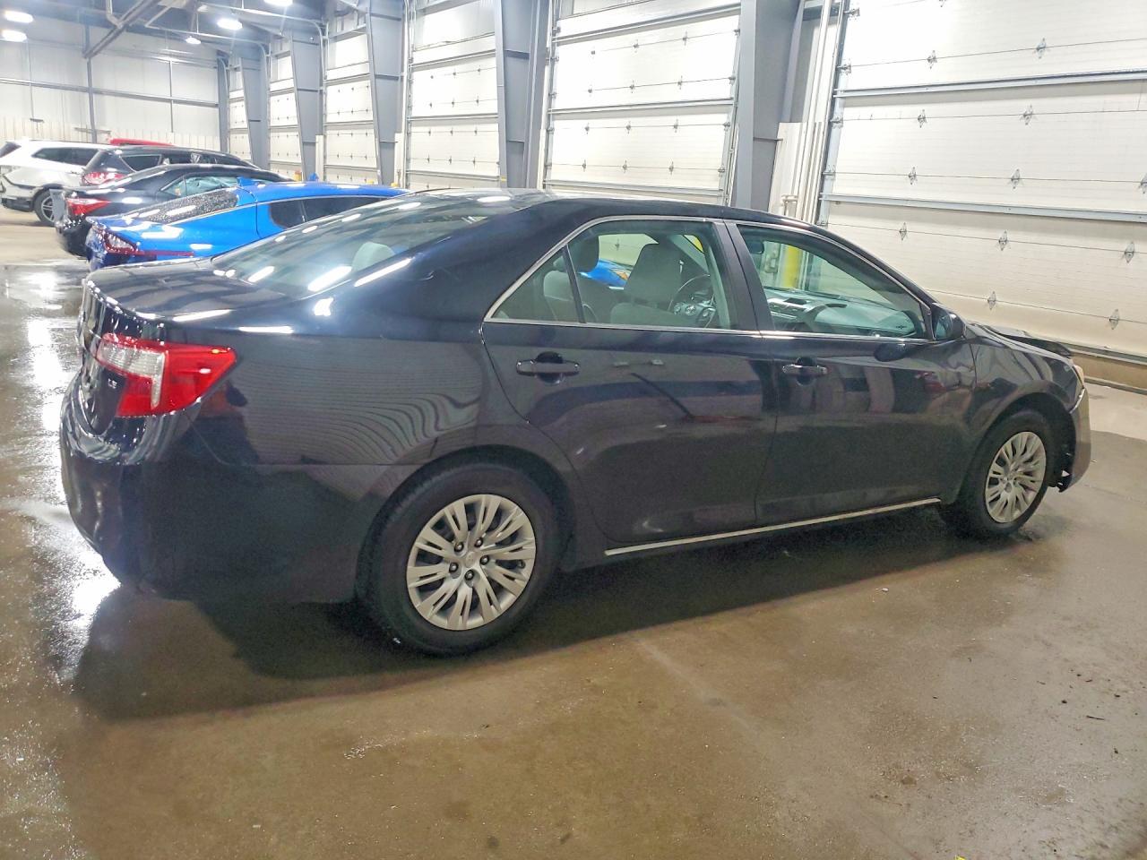 2012 Toyota Camry Le - Фото 3