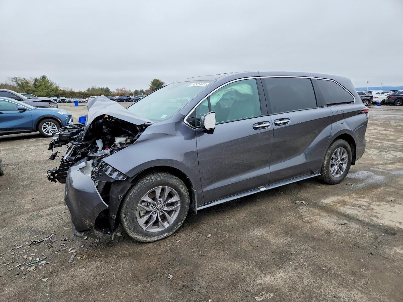 2025 Toyota Sienna Xle 7-Passenger