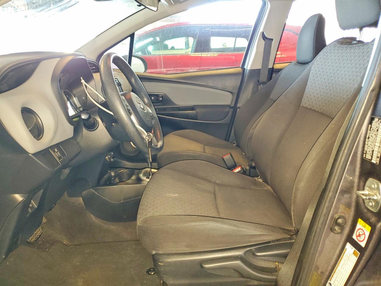 2017 Toyota Yaris 5-Door L Fleet - Фото 7