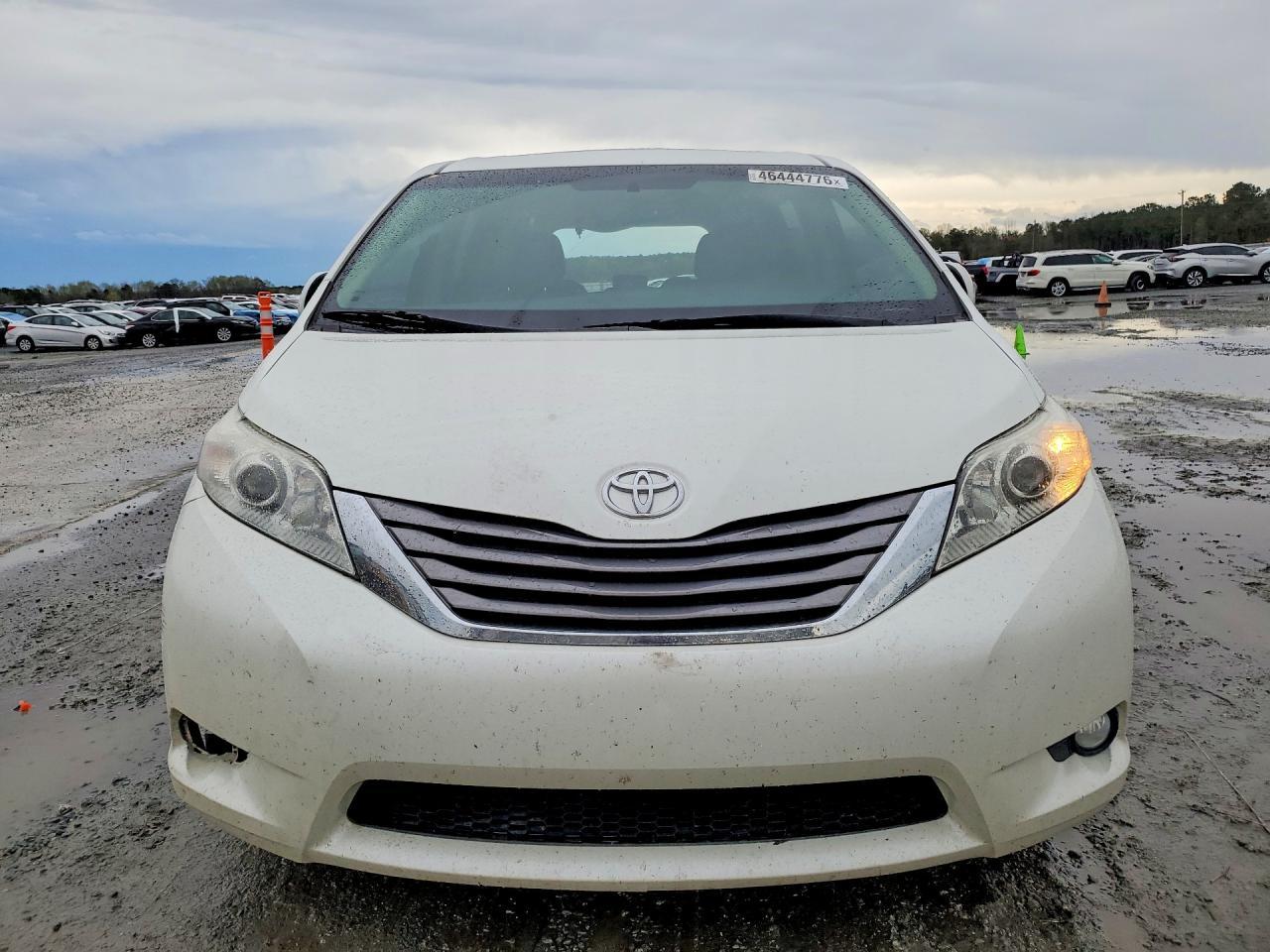 2015 Toyota Sienna Xle 8-Passenger - Image 5