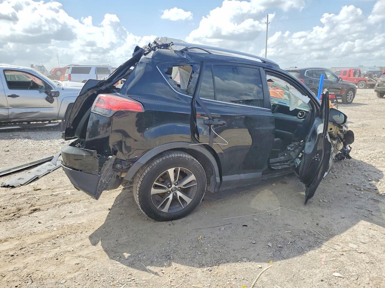 2017 Toyota Rav4 Xle - Image 5