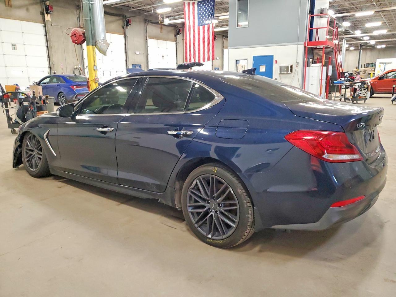 2019 Genesis G70 2.0T Advanced - Фото 2