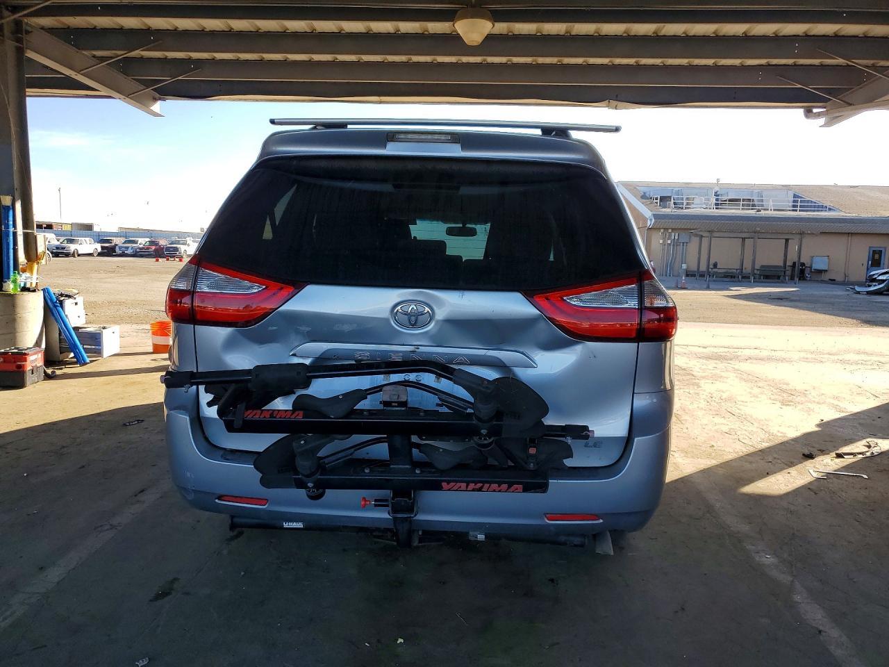 2015 Toyota Sienna Le 8-Passenger - Фото 6