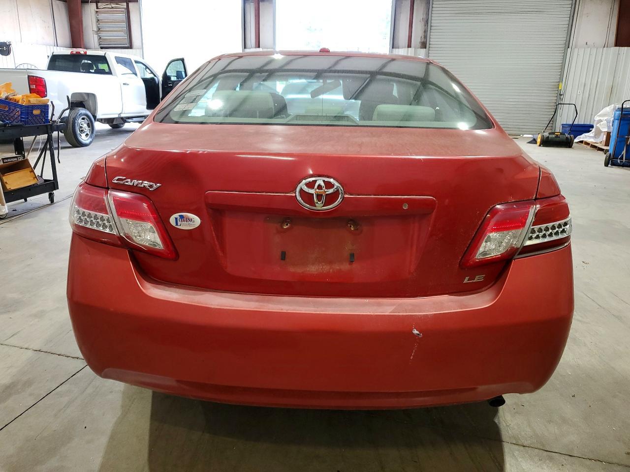 2011 Toyota Camry Le - Image 6