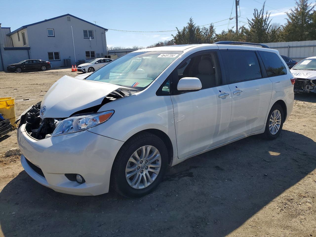 2017 Toyota Sienna Xle Premium 8-Passenger