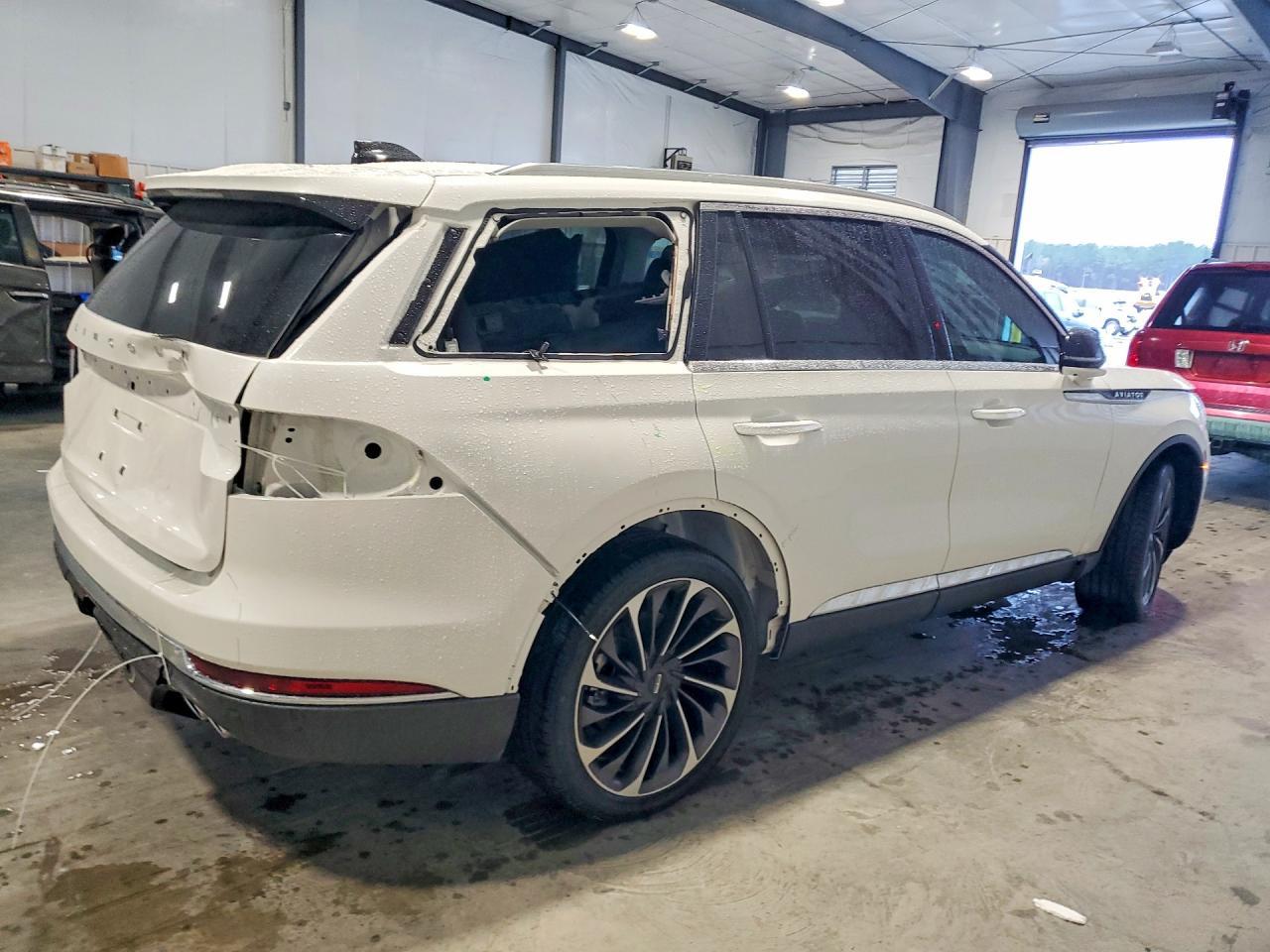 2025 Lincoln Aviator Reserve - Image 3