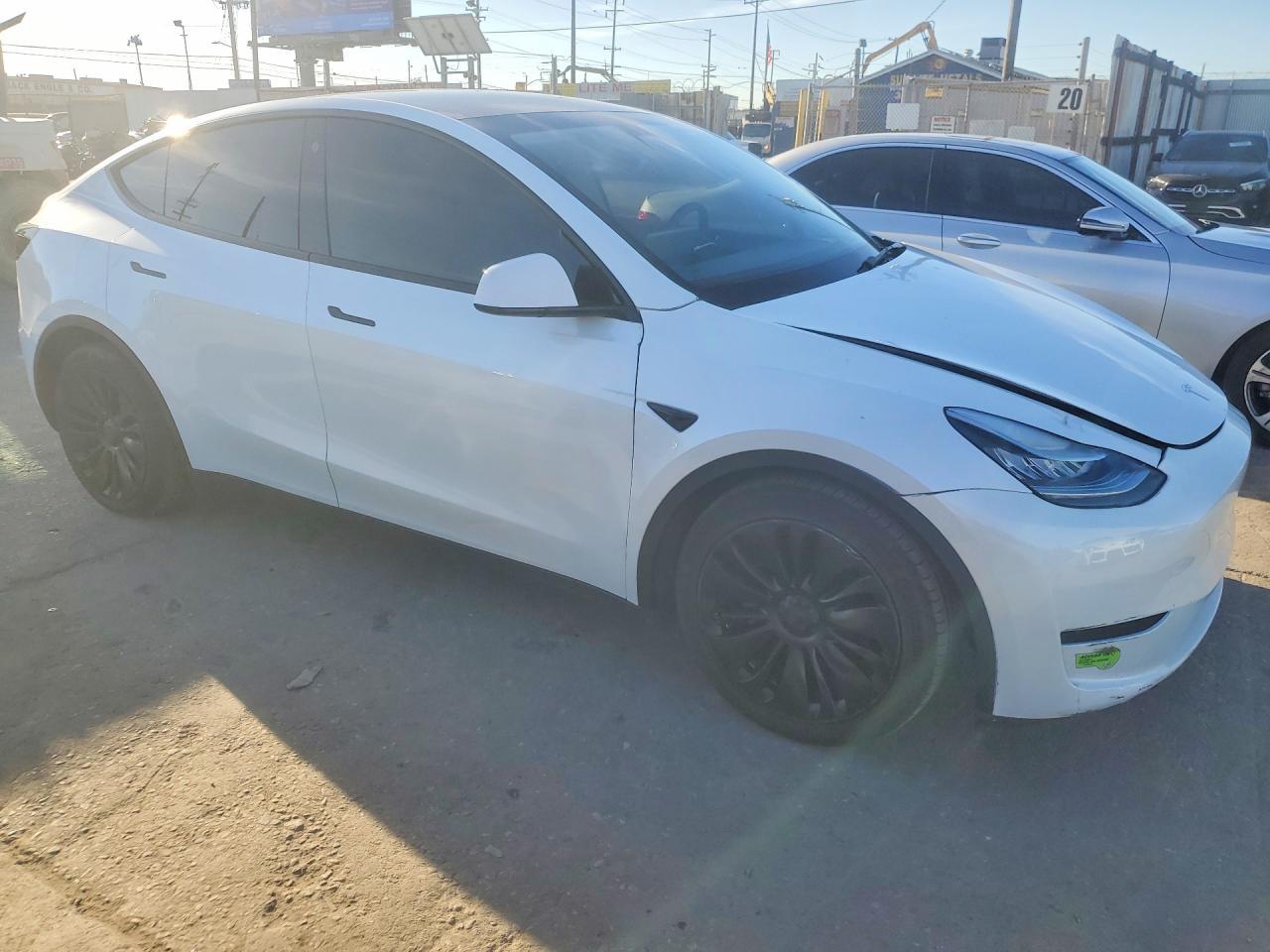 2023 Tesla Model Y - Фото 4