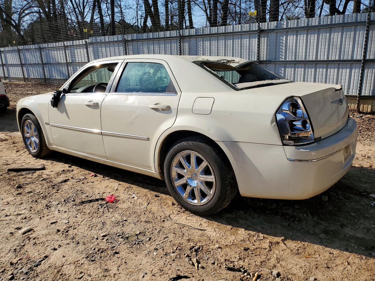 2008 Chrysler 300 Touring - Image 2