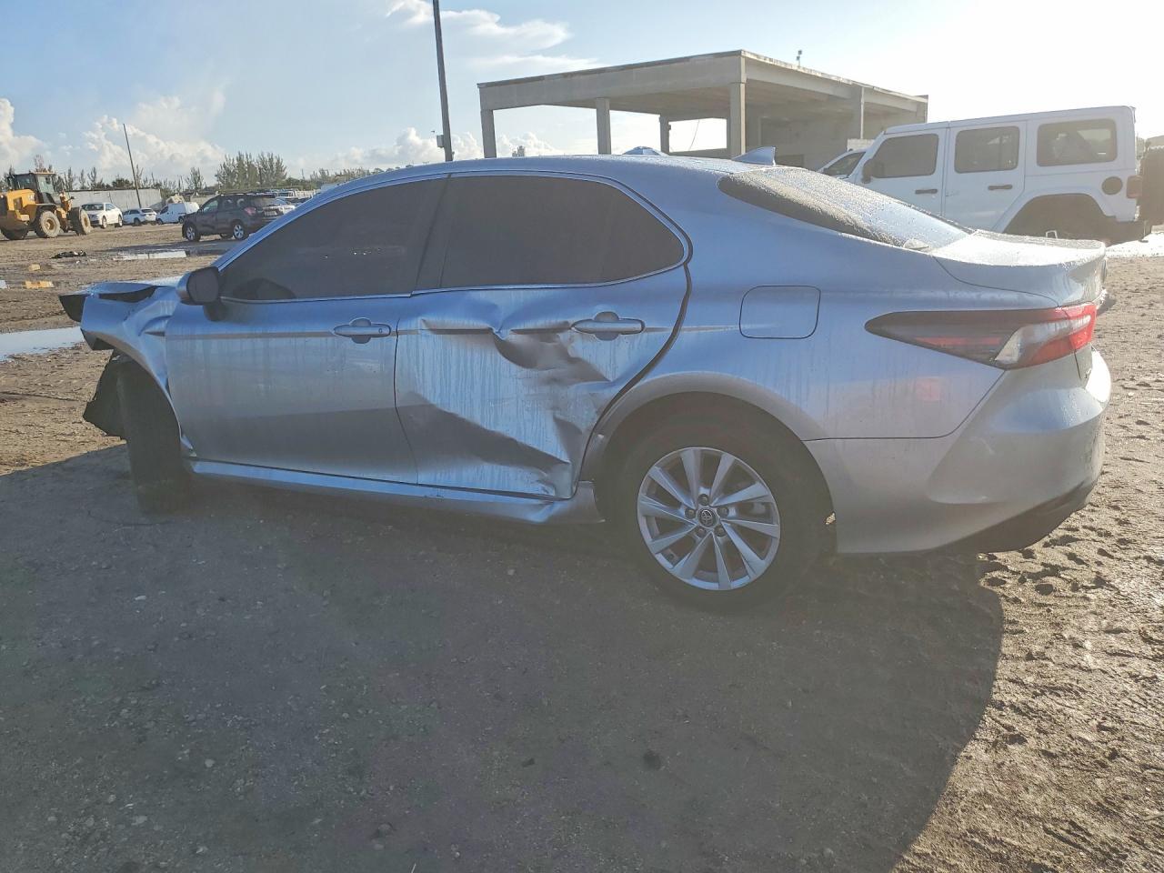 2024 Toyota Camry Le - Фото 2