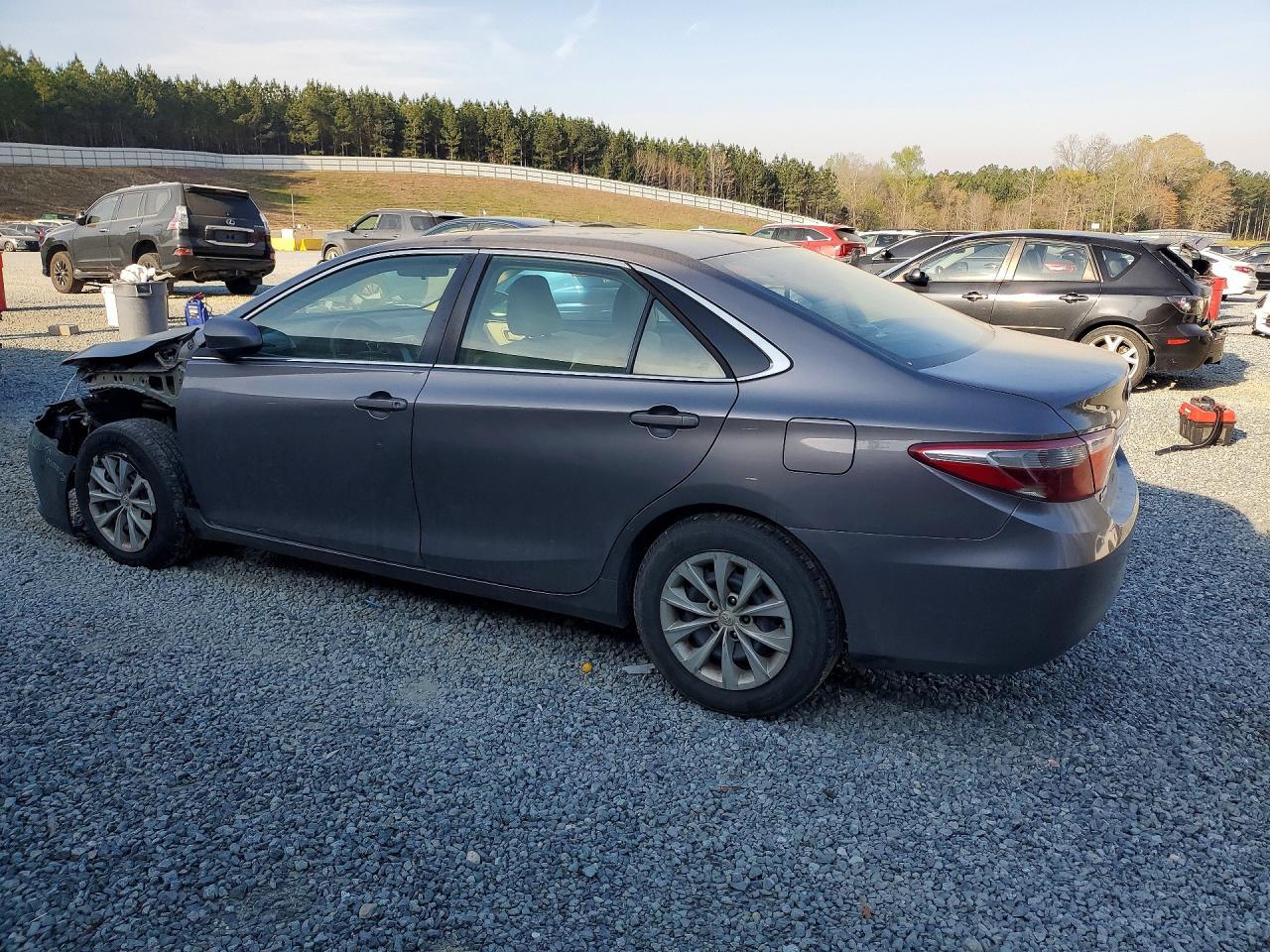 2017 Toyota Camry Le - Фото 2