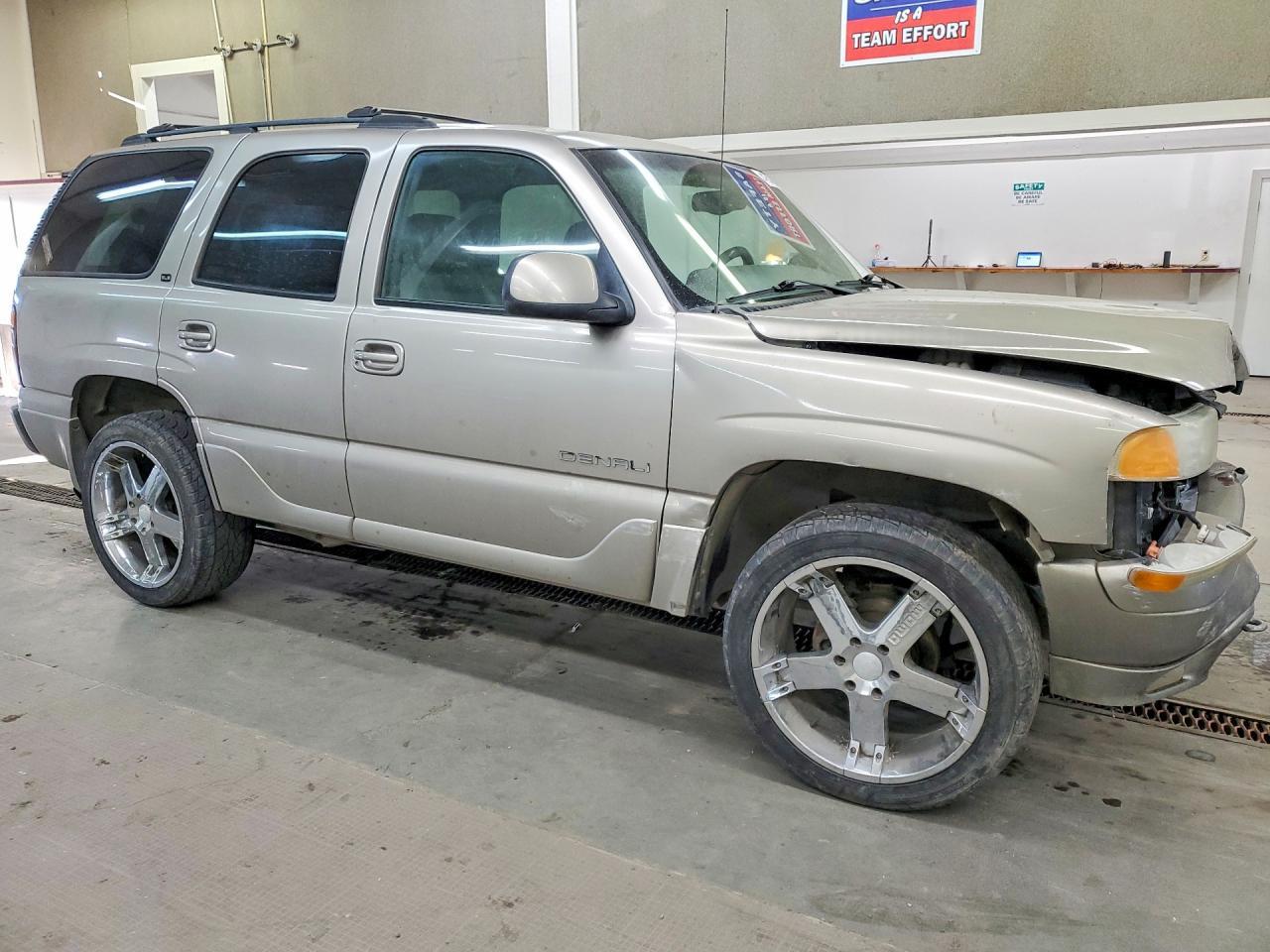 2002 GMC Yukon - Image 4