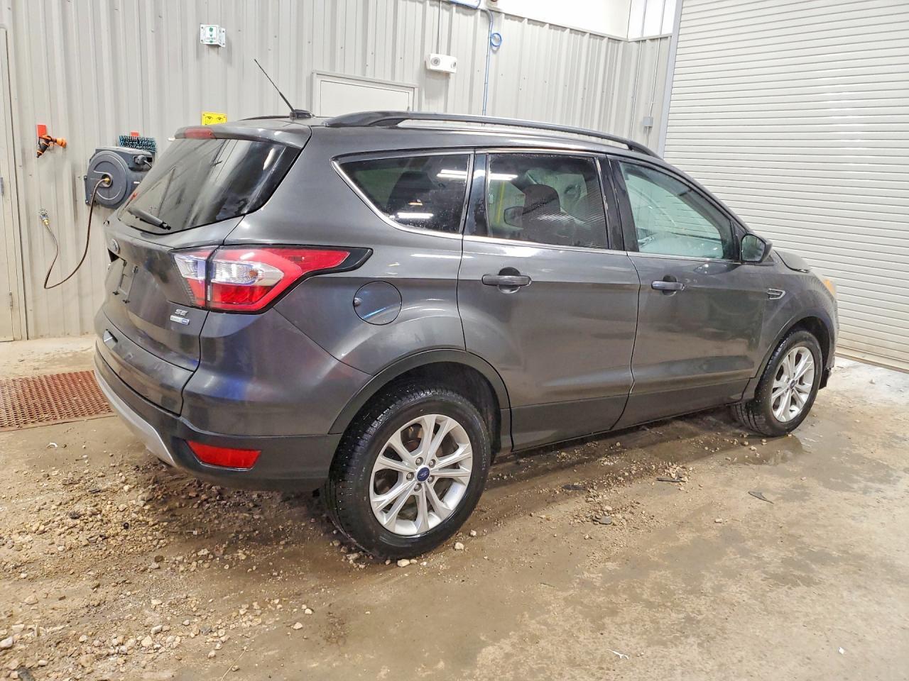 2018 Ford Escape Se - Фото 3