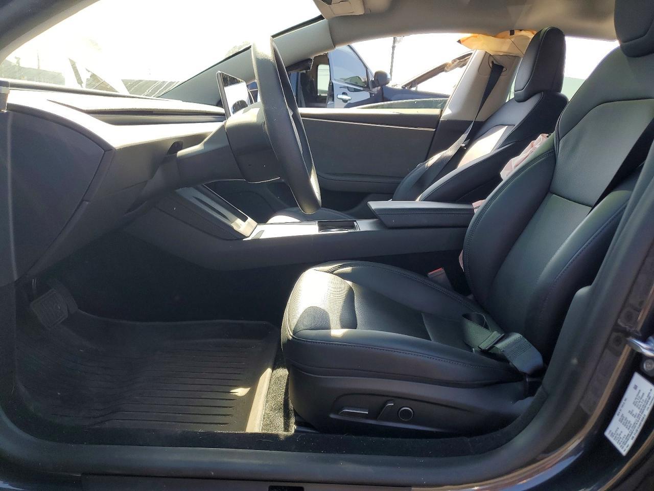 2025 Tesla Model 3 - Image 7