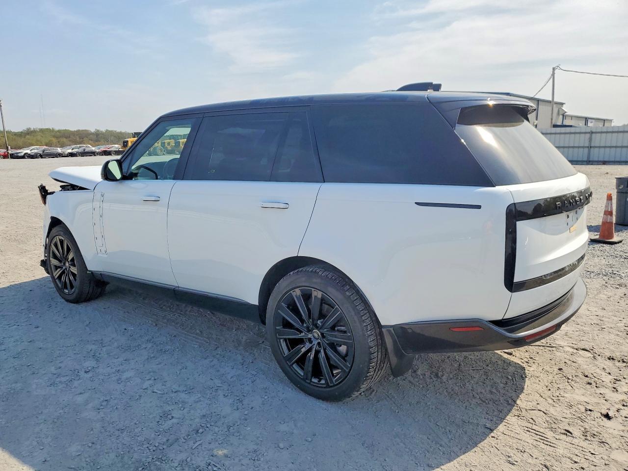 2025 Land Rover Range Rover Se - Image 2