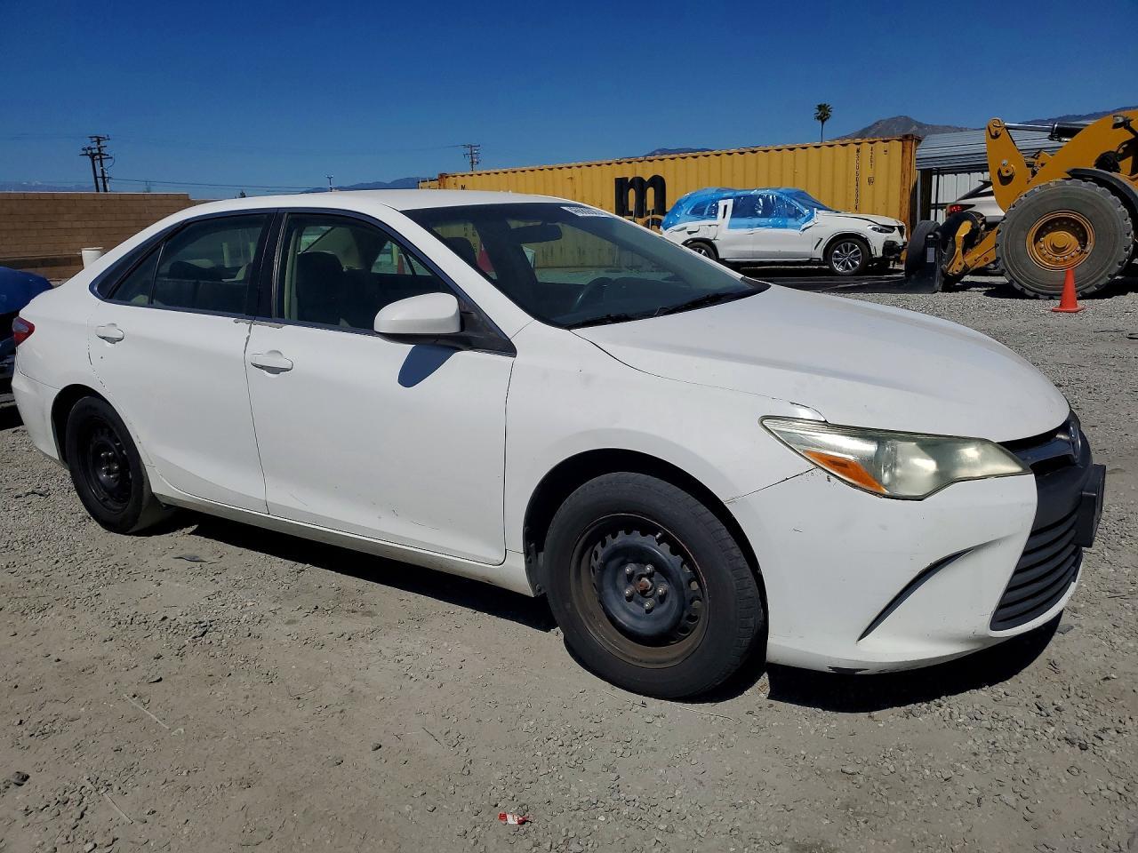 2015 Toyota Camry Le - Фото 4