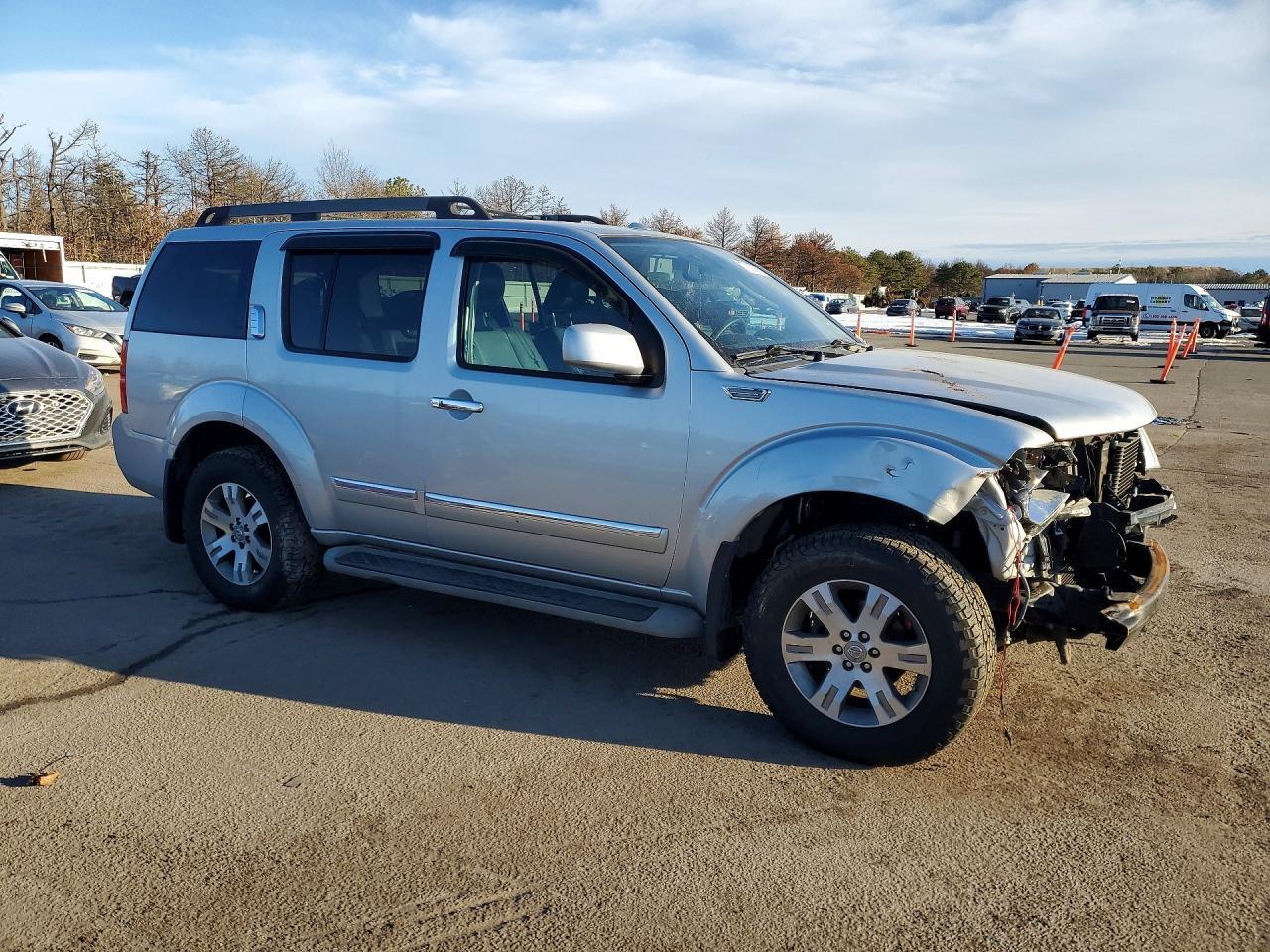 2011 Nissan Pathfinder S - Image 4
