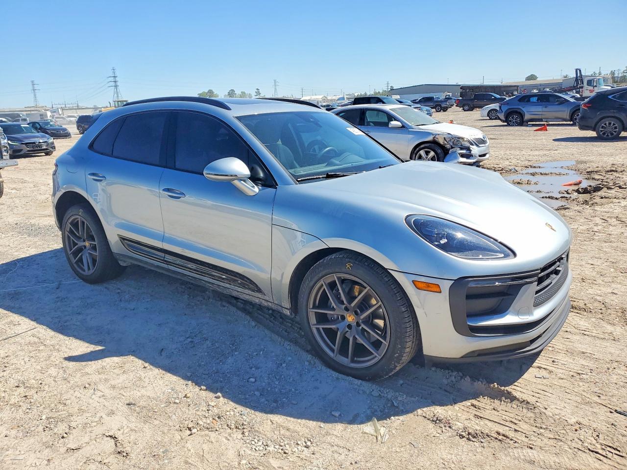 2025 Porsche Macan Base - Image 4